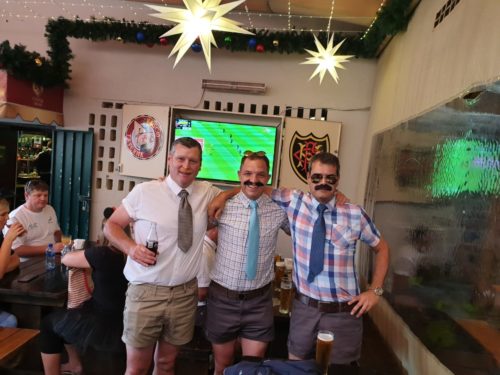 Cape Town 7's fans laughing over cold beers at Vasco's